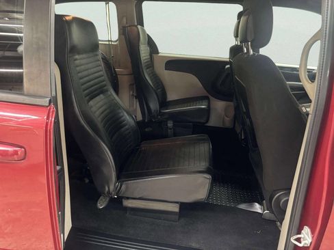 Used 2015 Dodge Grand Caravan SE FWD image 18