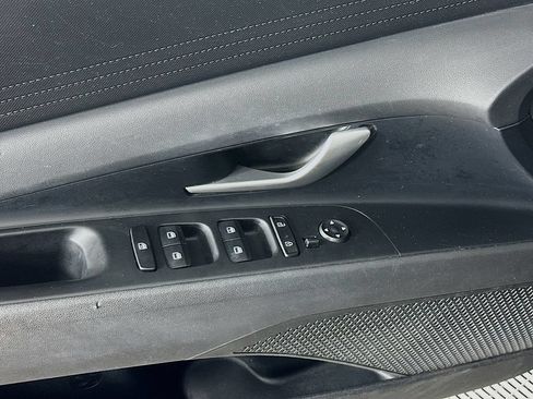 Used 2022 Hyundai Elantra SE FWD image 22