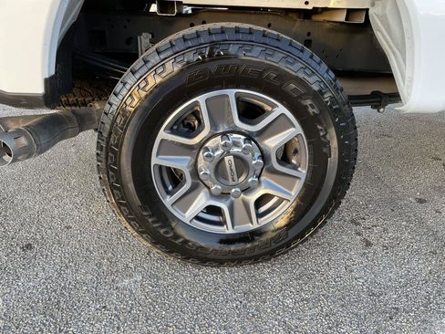 Used 2024 Ford F250 Lariat w/ FX4 Off-Road Package image 55