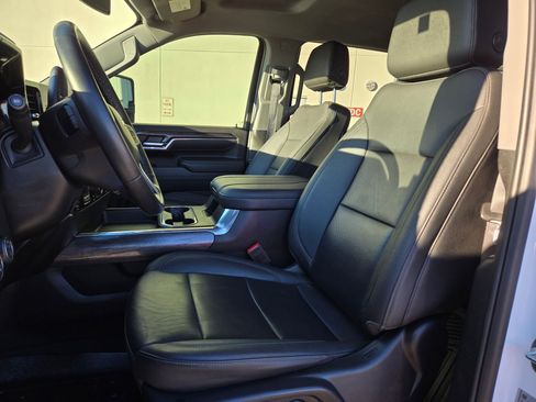 Used 2024 Chevrolet Silverado 2500 LTZ w/ LTZ Convenience Package image 16