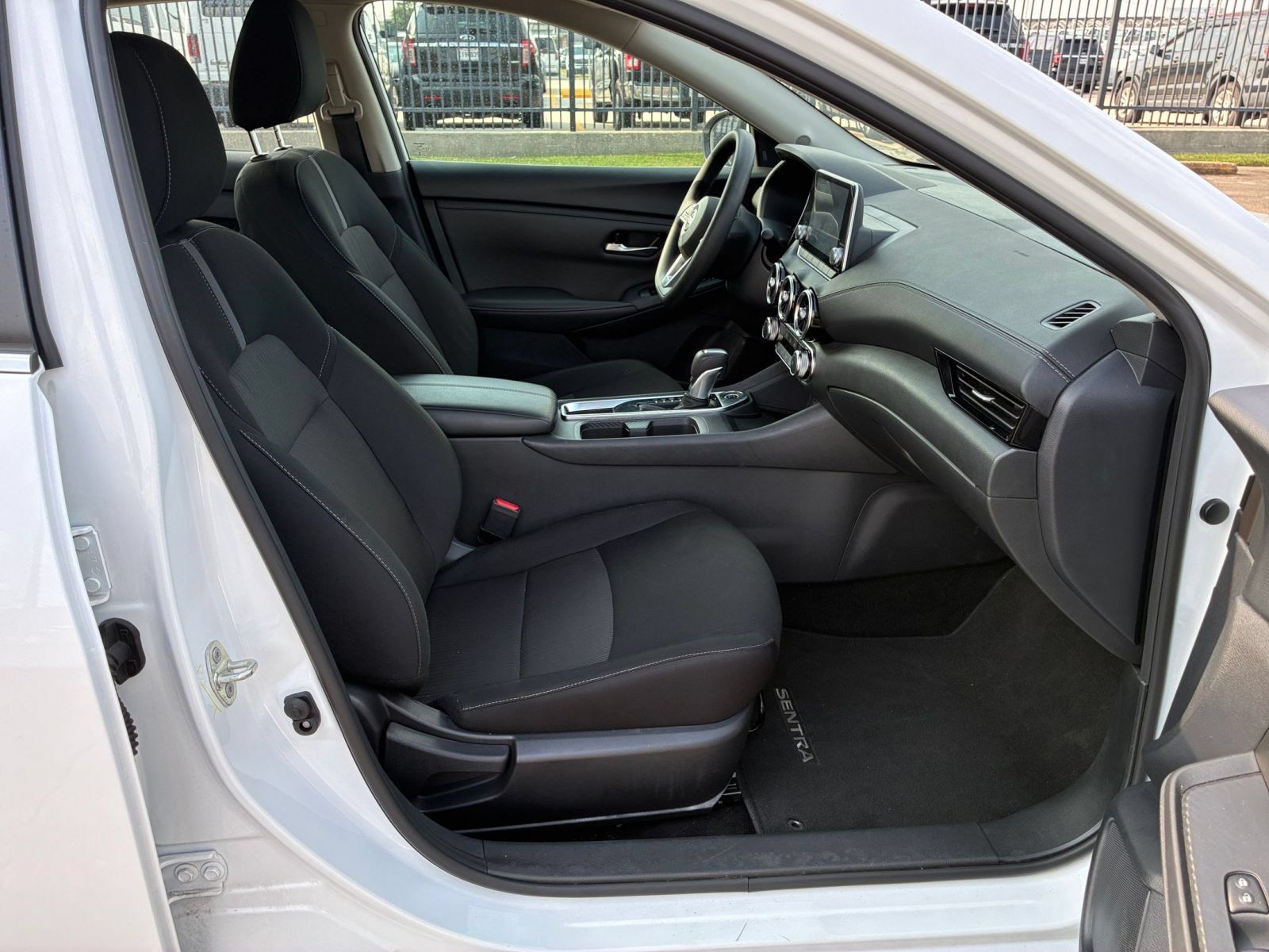 Used 2025 Nissan Sentra SV FWD image 33