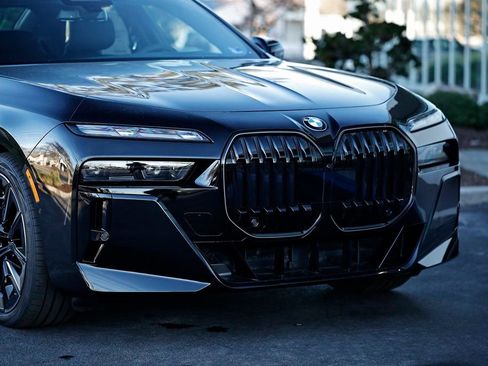 New 2026 BMW 740i w/ Executive Package image 2