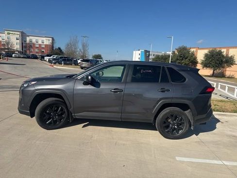 Used 2022 Toyota RAV4 LE image 6