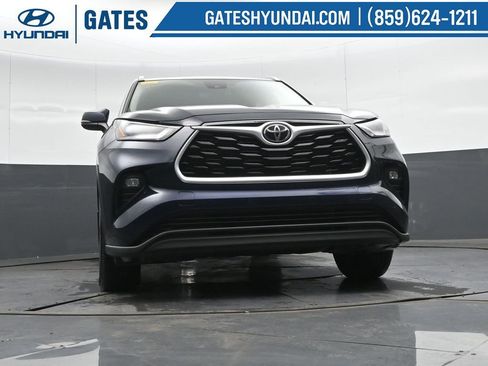 Used 2023 Toyota Highlander XLE image 45