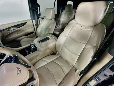 Used 2018 Cadillac Escalade Platinum AWD/4WD image 32