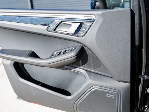 Certified 2018 Porsche Macan Sport Edition image 23