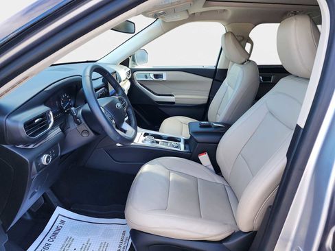 Used 2022 Ford Explorer Limited w/ Equipment Group 301A AWD/4WD image 11