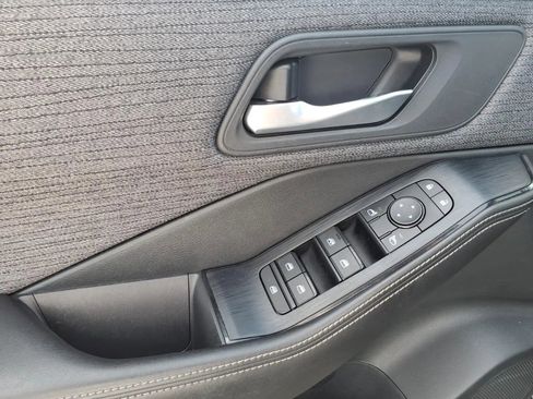 Used 2021 Nissan Rogue SV image 25