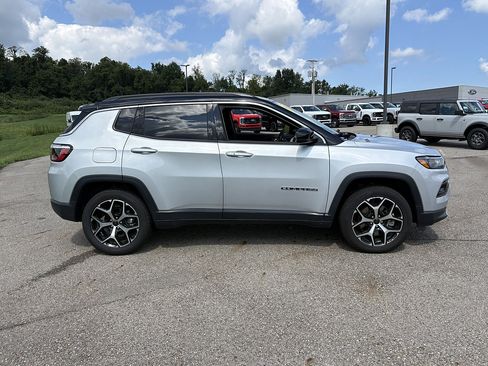 Used 2025 Jeep Compass Limited AWD/4WD image 6