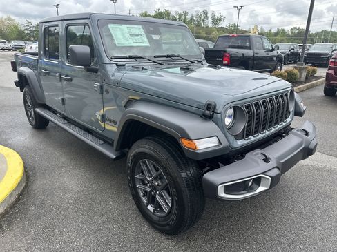 New 2025 Jeep Gladiator Sport image 4