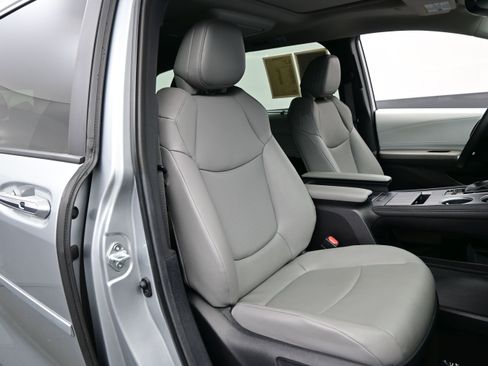 Used 2025 Toyota Sienna XLE w/ XLE Plus Package AWD/4WD image 14