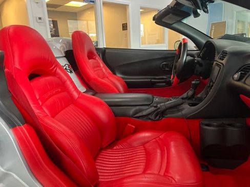 Used 2001 Chevrolet Corvette Convertible w/ Preferred Equipment Group2 RWD image 13