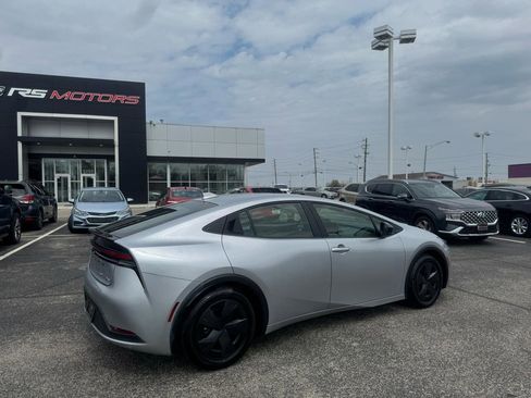 Used 2025 Toyota Prius LE image 12