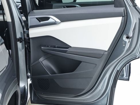 New 2025 Volkswagen Taos SEL image 31