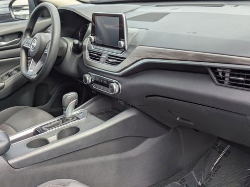 Used 2025 Nissan Altima 2.5 SV image 30