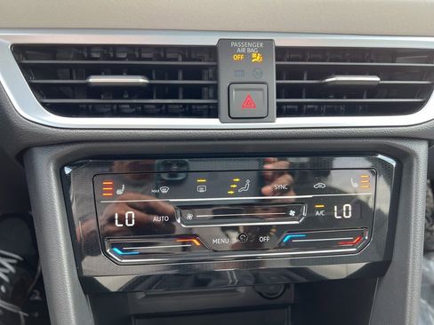 New 2025 Volkswagen Taos SE image 23