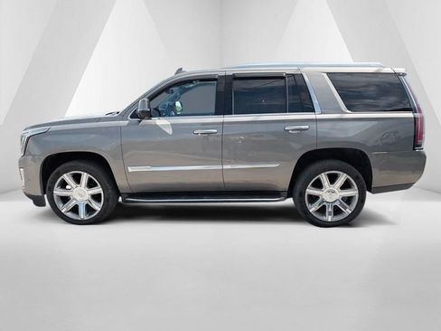 Used 2018 Cadillac Escalade Premium Luxury AWD/4WD image 4