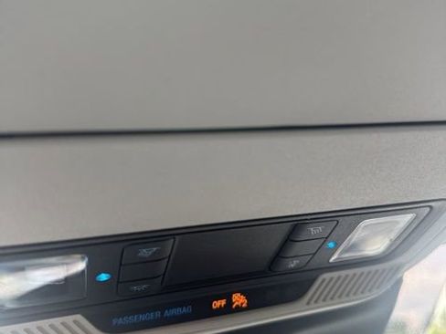 Used 2025 Ford Expedition Active AWD/4WD image 32