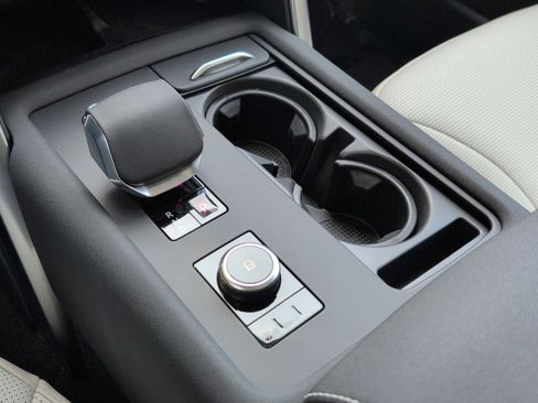 New 2026 Land Rover Discovery Limited Edition image 17