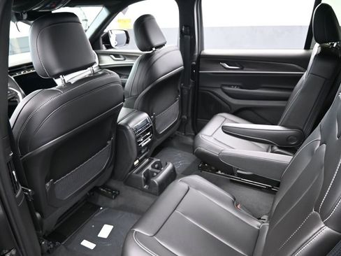 Used 2025 Jeep Grand Cherokee L Limited image 27