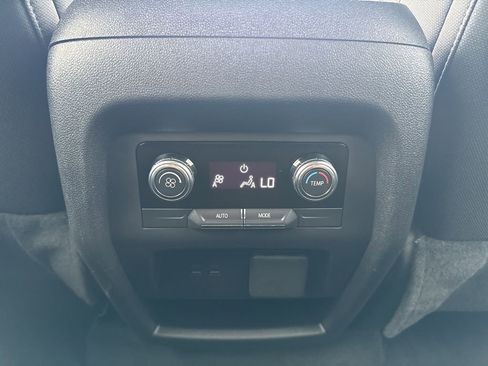 Used 2025 GMC Acadia Elevation image 13