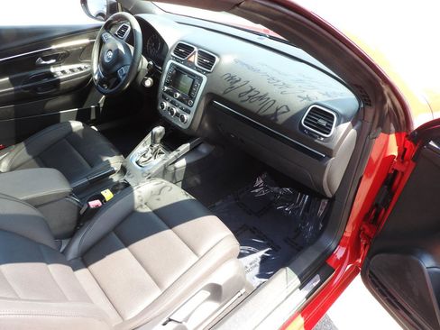 Used 2014 Volkswagen Eos FWD image 13
