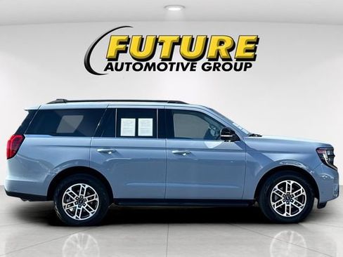 Used 2025 Ford Expedition Active AWD/4WD image 2