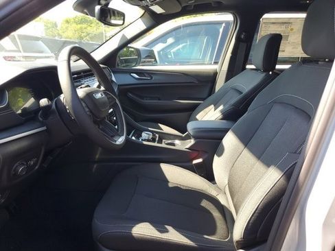 New 2024 Jeep Grand Cherokee Laredo X image 11