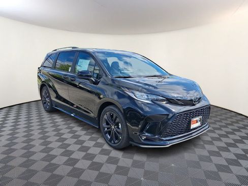 New 2026 Toyota Sienna Platinum AWD/4WD image 3