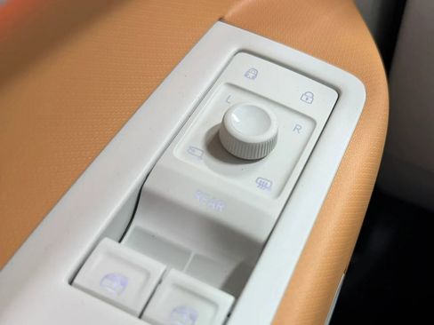 Used 2025 Volkswagen ID. Buzz 1st Edition image 30