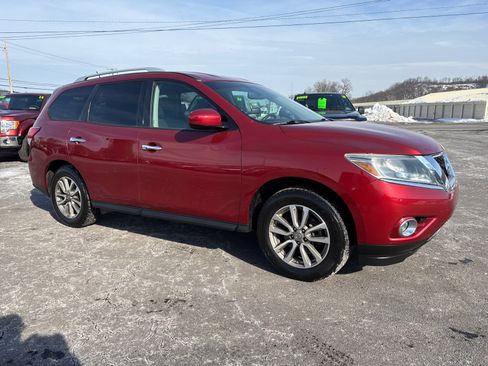 Used 2015 Nissan Pathfinder SV image 1