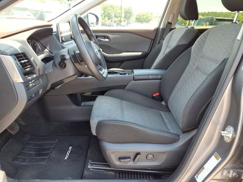 Used 2023 Nissan Rogue SV AWD/4WD image 3