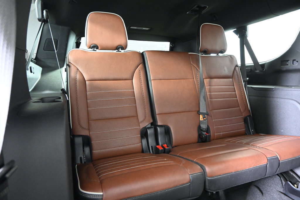 Used 2024 GMC Yukon XL Denali Ultimate AWD/4WD image 16