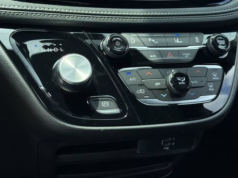 New 2027 Chrysler Pacifica Select FWD image 24