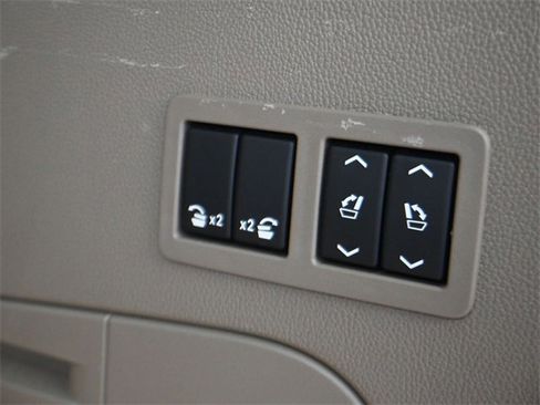 Used 2016 GMC Yukon SLT w/ Open Road Package image 29