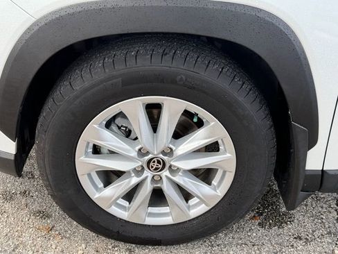 Used 2024 Toyota Corolla Cross LE AWD/4WD image 12