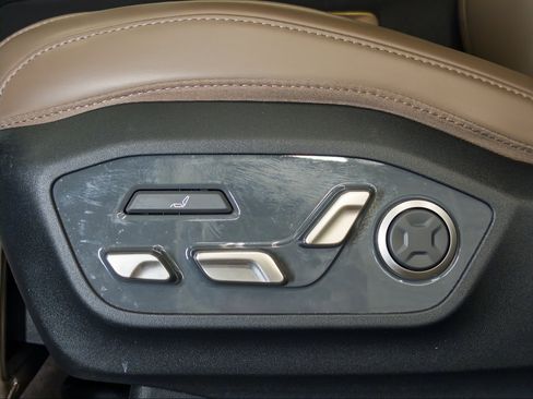 Used 2024 Kia EV9 Land AWD/4WD image 30