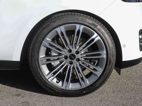 New 2026 Land Rover Range Rover SE image 9