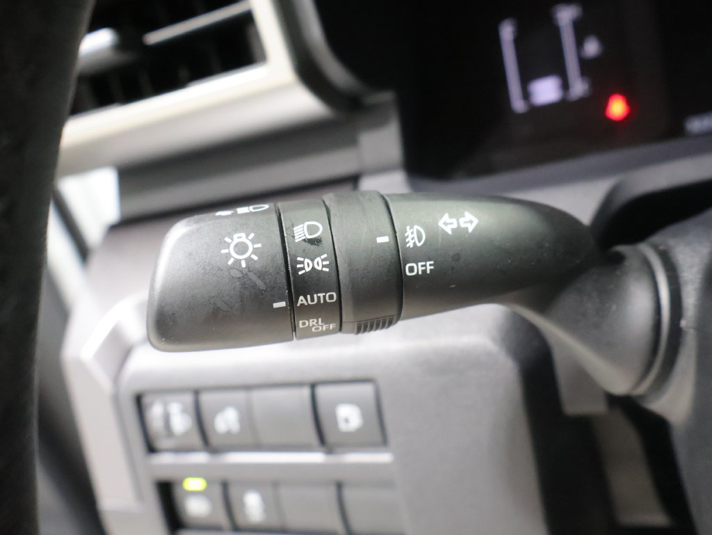 Used 2025 Toyota 4Runner SR5 AWD/4WD image 36