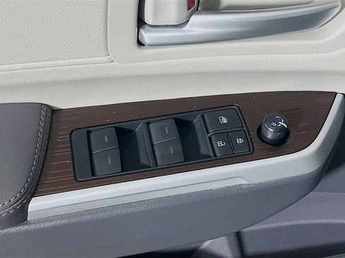 Certified 2024 Toyota Sienna XLE FWD image 16