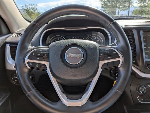 Used 2014 Jeep Cherokee Latitude FWD image 16