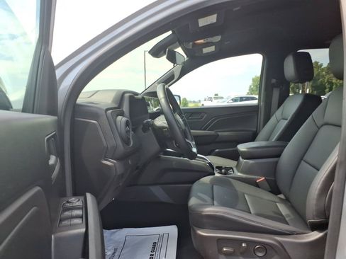 Used 2025 Chevrolet Colorado Trail Boss AWD/4WD image 17