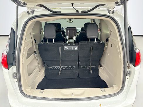 Used 2020 Chrysler Pacifica Touring-L Plus w/ Tire & Wheel Group image 12