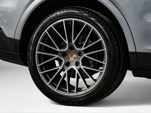 Used 2021 Porsche Cayenne image 61