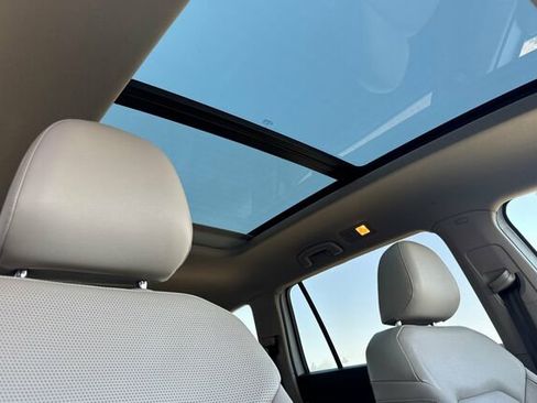 Certified 2019 Volkswagen Atlas SEL Premium image 18