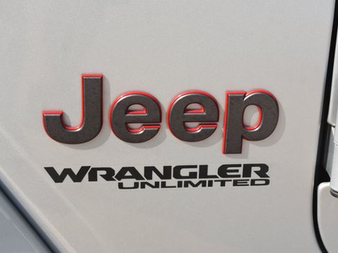 Used 2022 Jeep Wrangler Unlimited Rubicon w/ LED Lighting Group AWD/4WD image 12