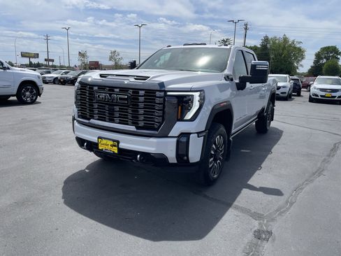Used 2024 GMC Sierra 2500 Denali Ultimate AWD/4WD image 4