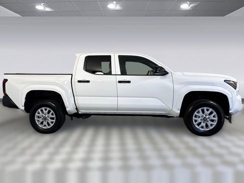 Used 2025 Toyota Tacoma SR RWD image 7