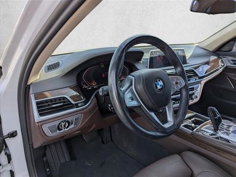 Used 2020 BMW 740i w/ Premium Package image 12