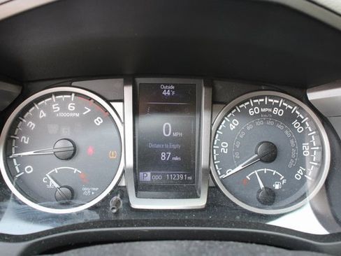 Used 2016 Toyota Tacoma SR5 w/ Towing Package image 8